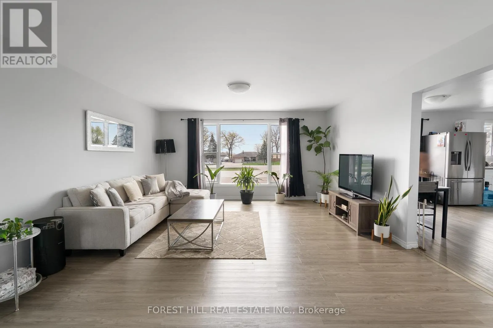 2024 DUFFERIN AVENUE