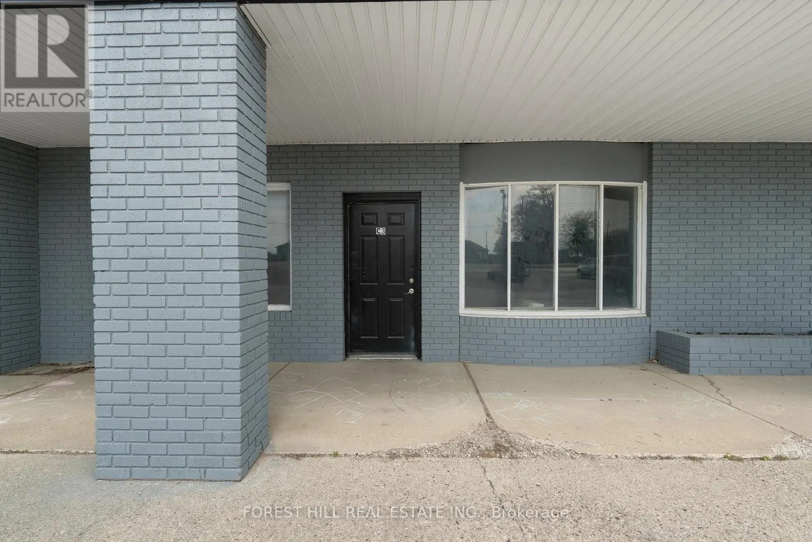 2024 DUFFERIN AVENUE