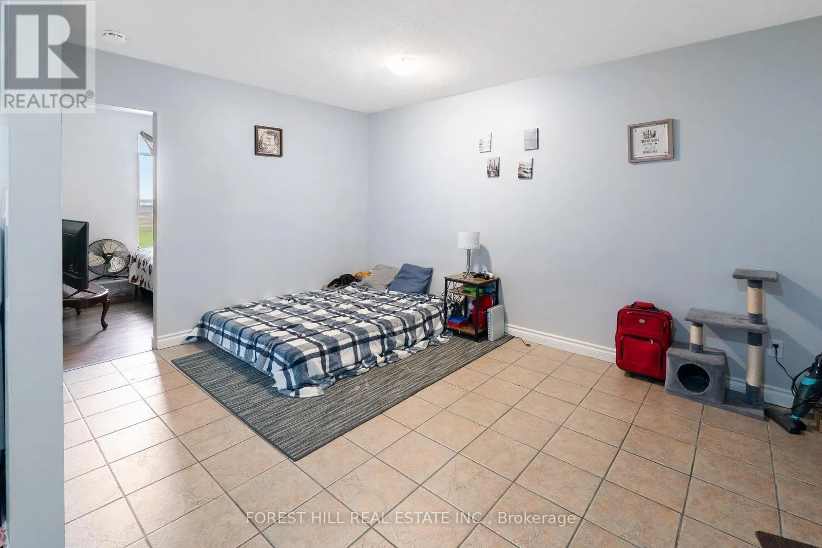 2024 DUFFERIN AVENUE