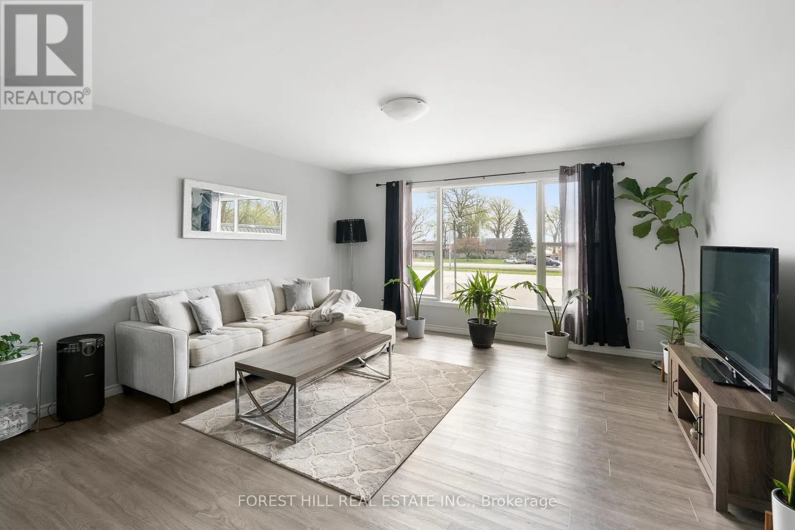 2024 DUFFERIN AVENUE