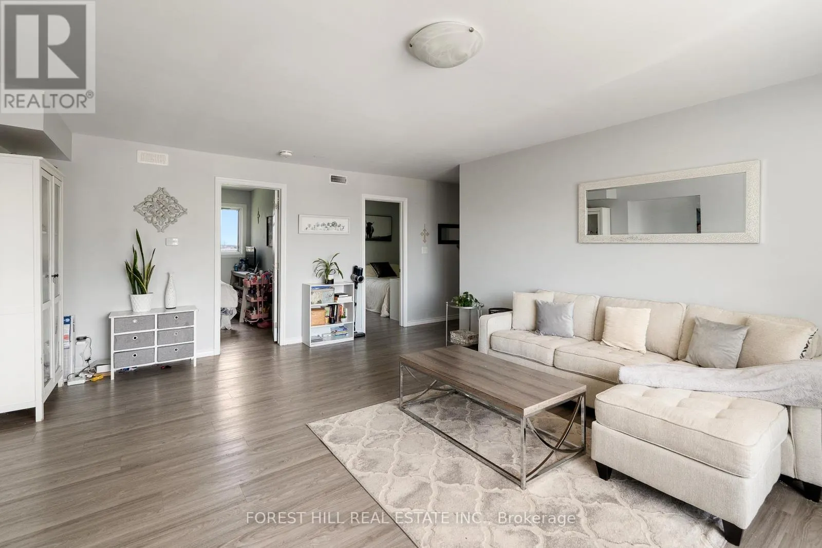 2024 DUFFERIN AVENUE