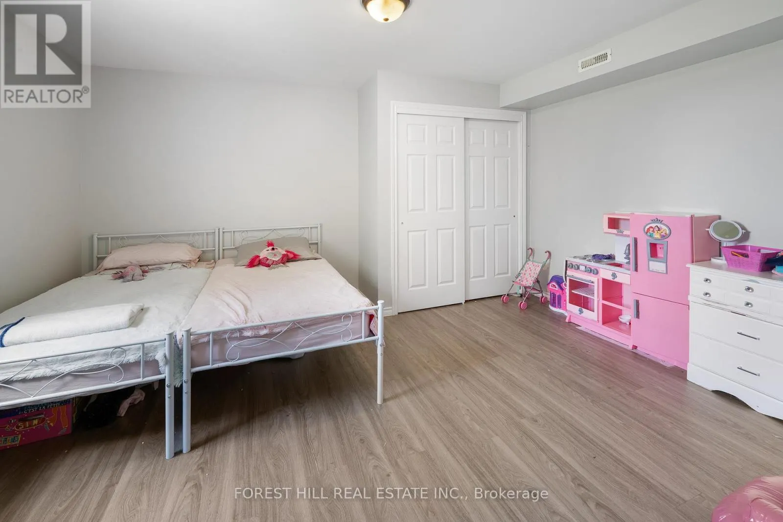 2024 DUFFERIN AVENUE