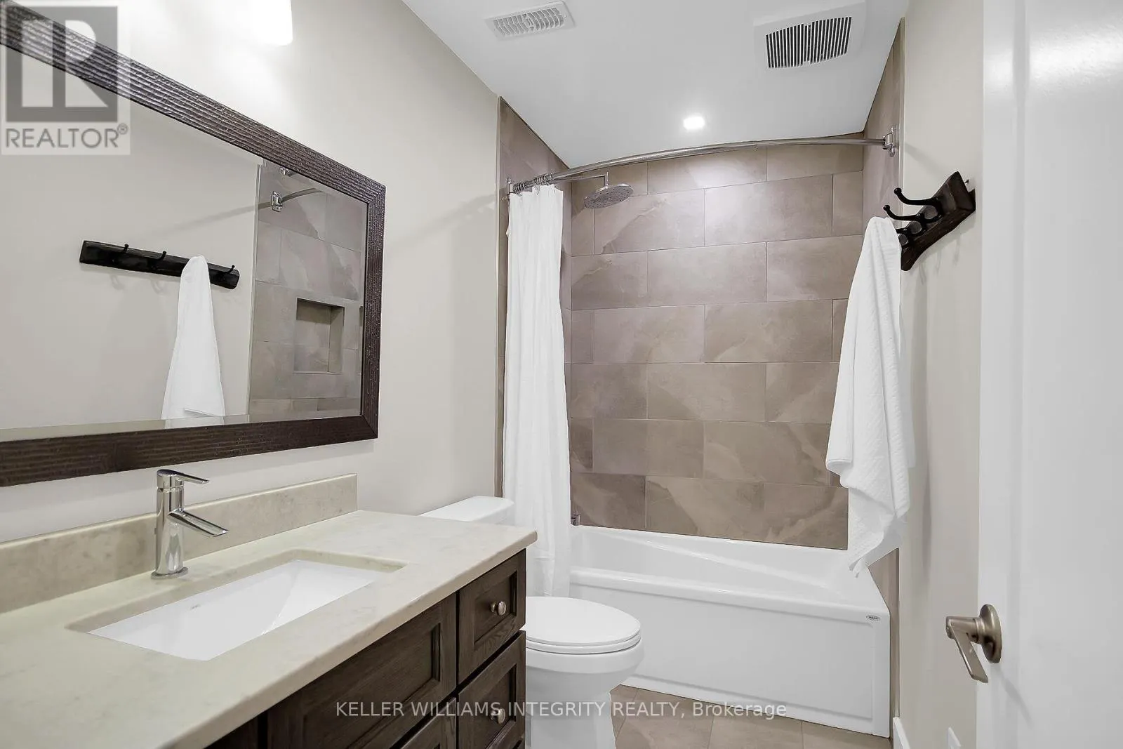 15 YORK CROSSING