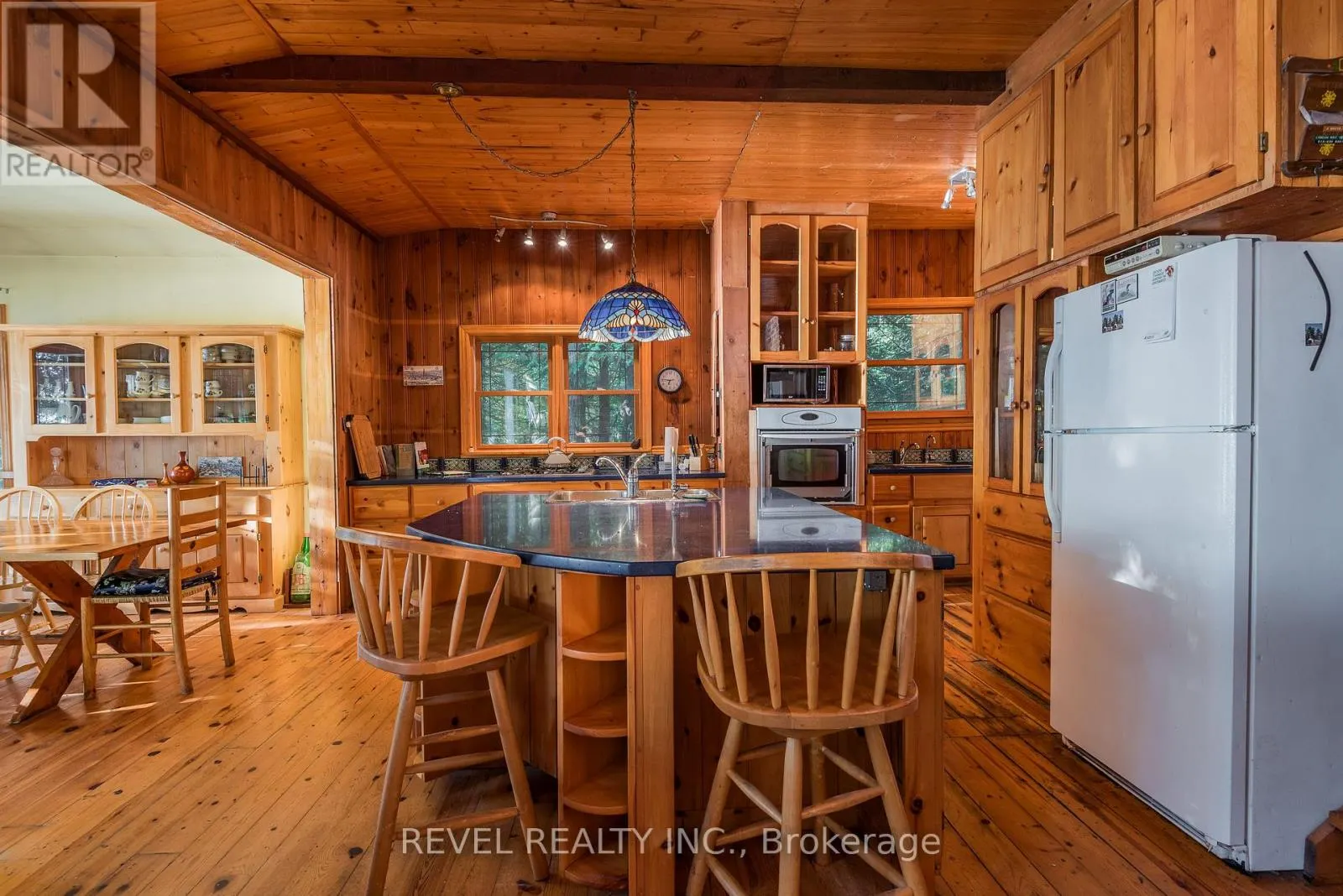 852 BIRCHVIEW ROAD