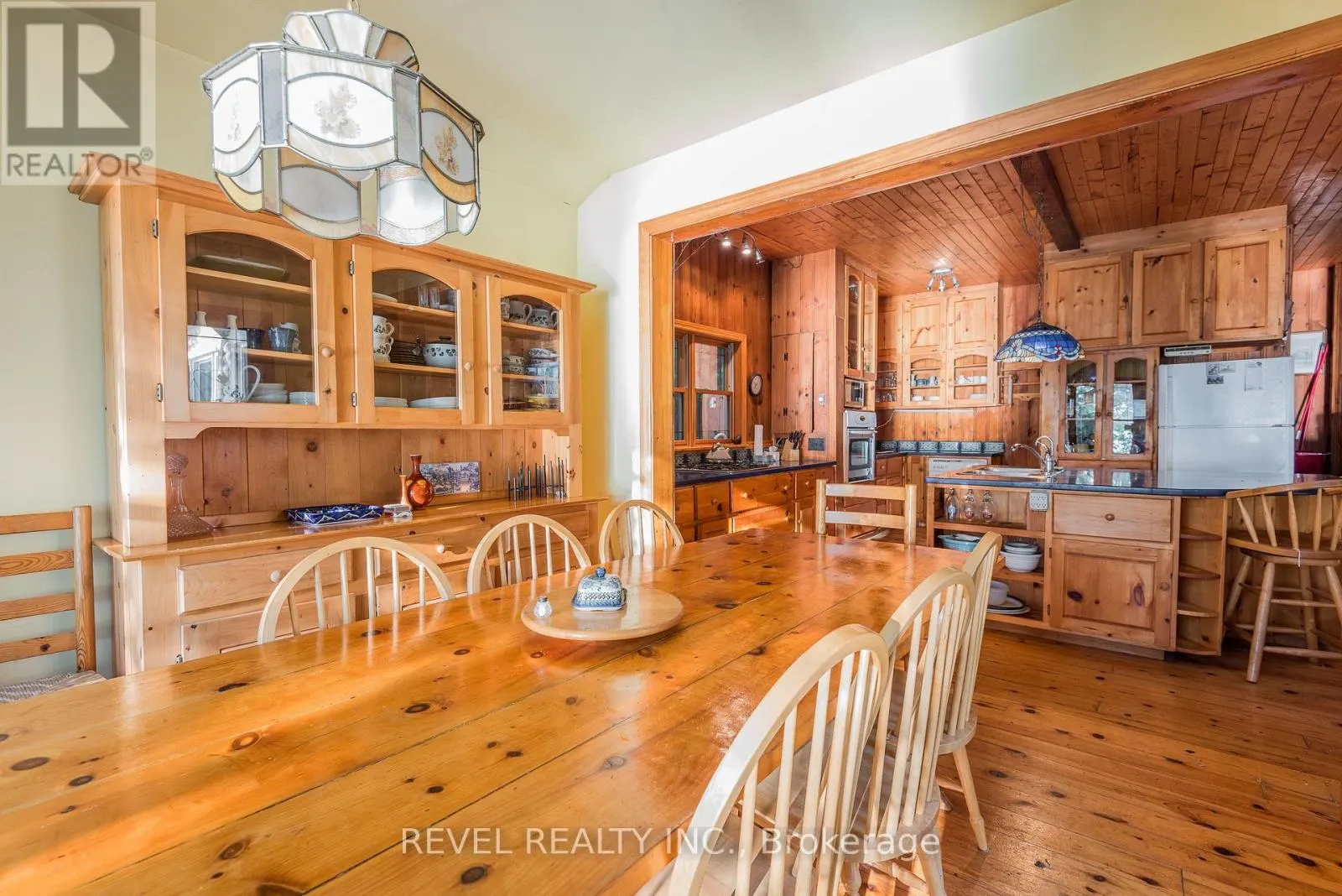 852 BIRCHVIEW ROAD