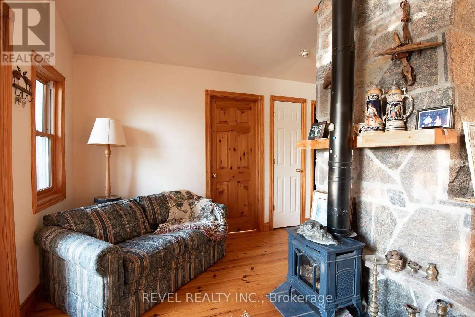 852 BIRCHVIEW ROAD