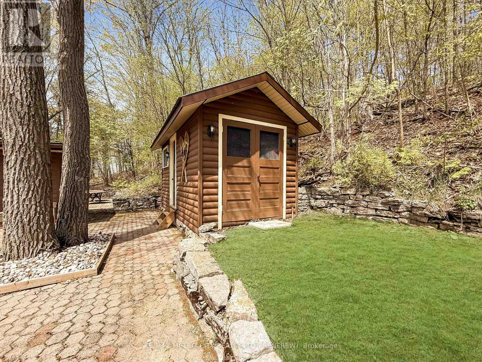289 DOGWOOD TRAIL