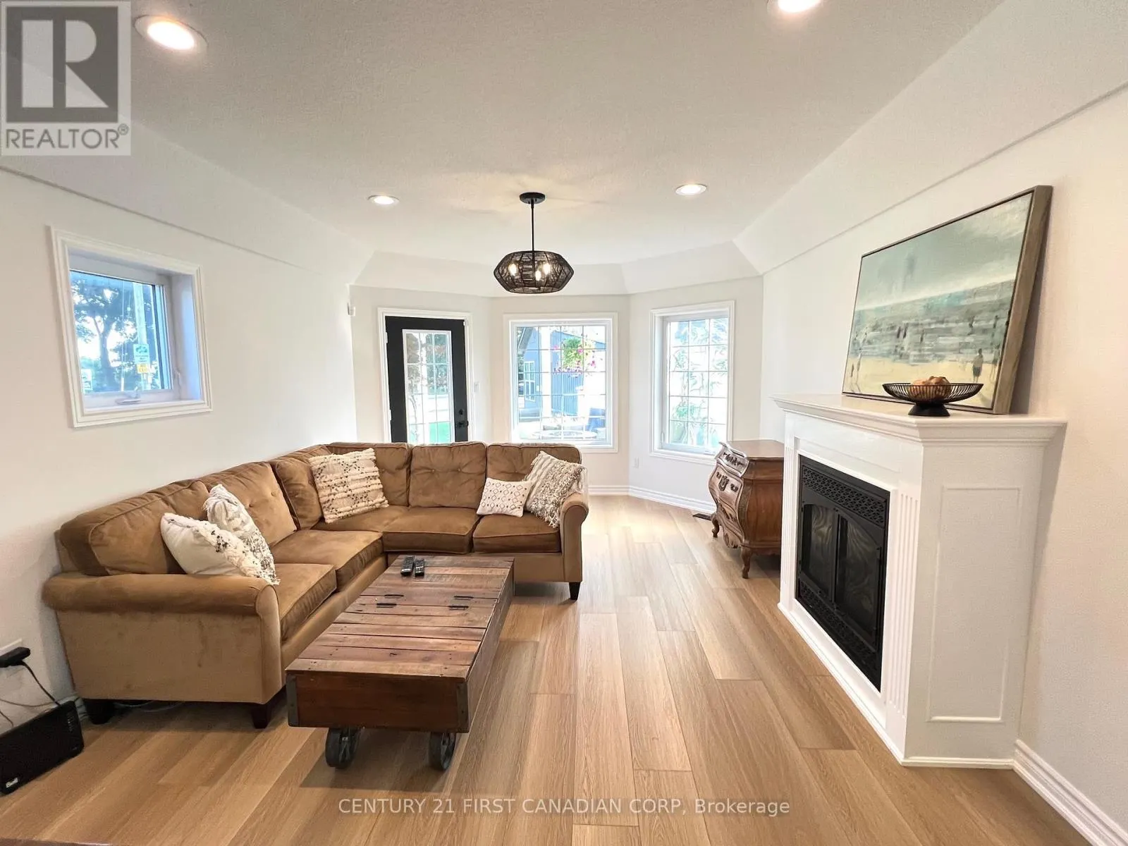 379 FRONT STREET
