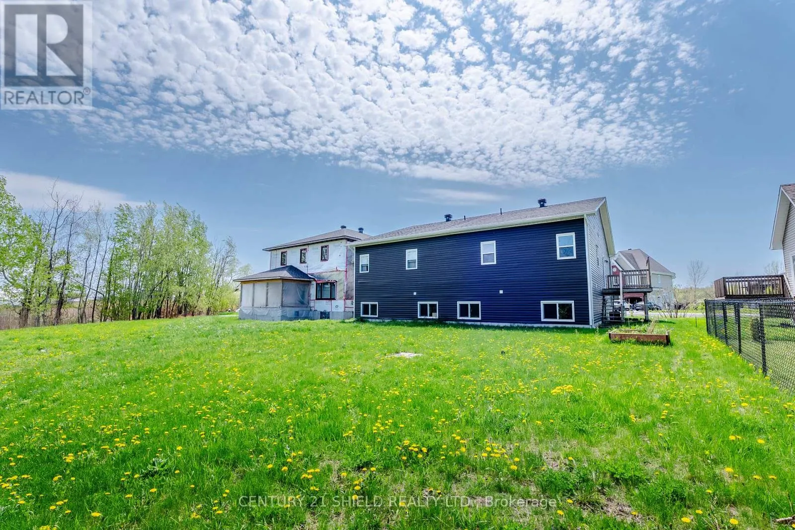 6371 & 6373 MONUMENT WAY