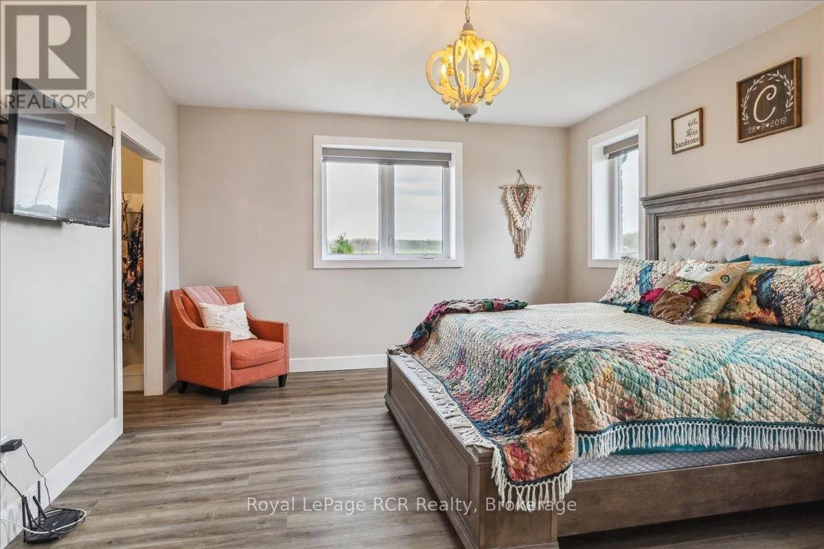 438811 GREY 15 ROAD