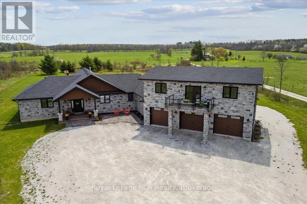 438811 GREY 15 ROAD