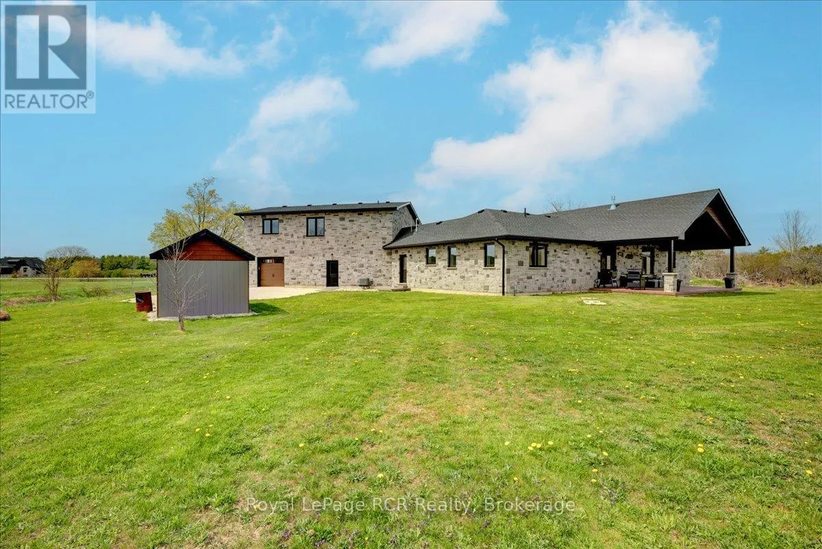 438811 GREY 15 ROAD