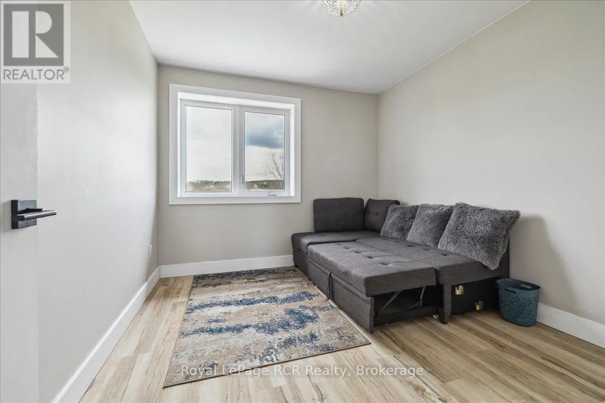 438811 GREY 15 ROAD