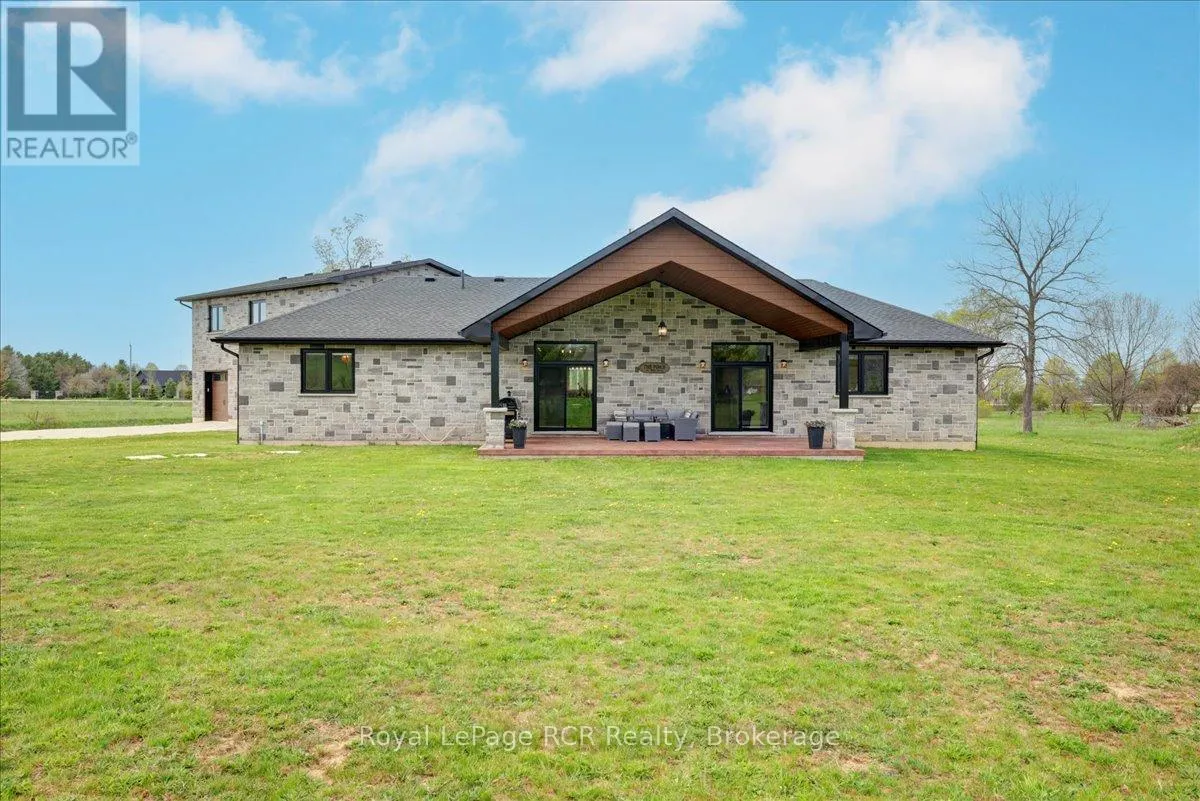 438811 GREY 15 ROAD