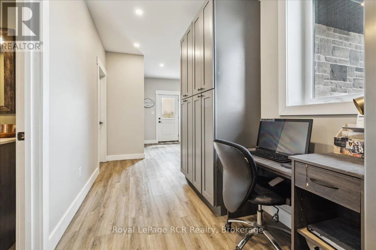 438811 GREY 15 ROAD