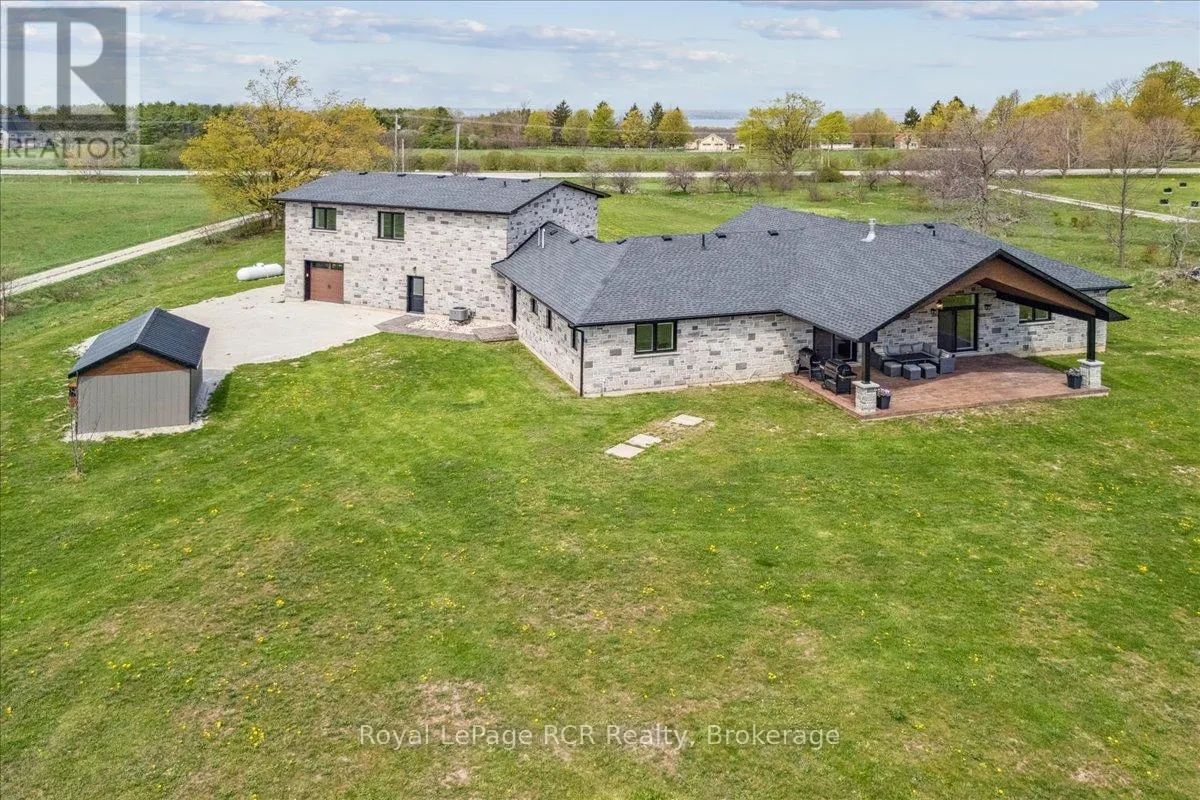 438811 GREY 15 ROAD