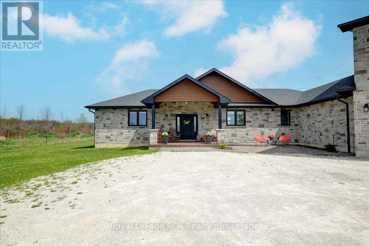 438811 GREY 15 ROAD