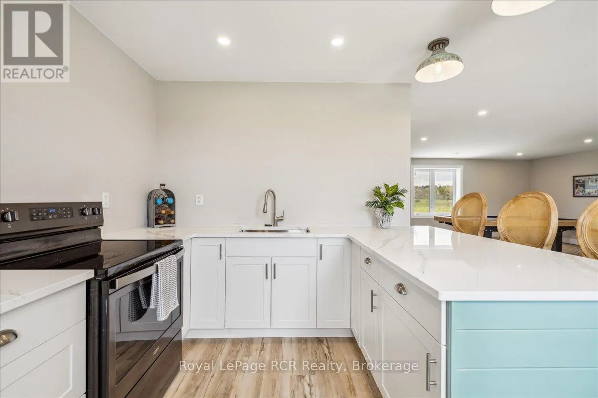 438811 GREY 15 ROAD