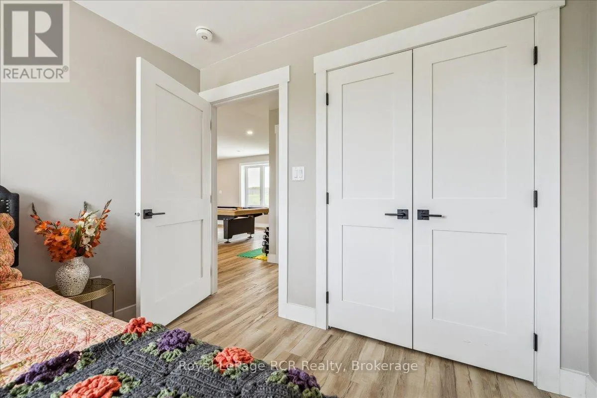 438811 GREY 15 ROAD