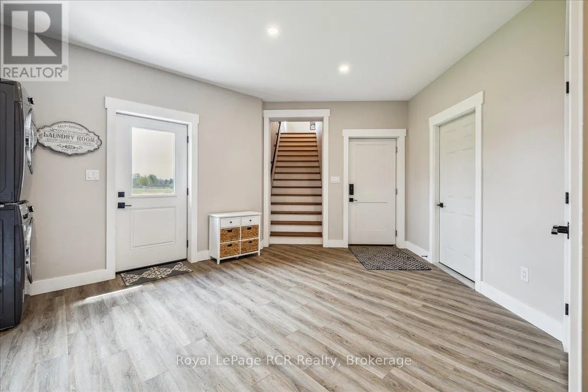 438811 GREY 15 ROAD