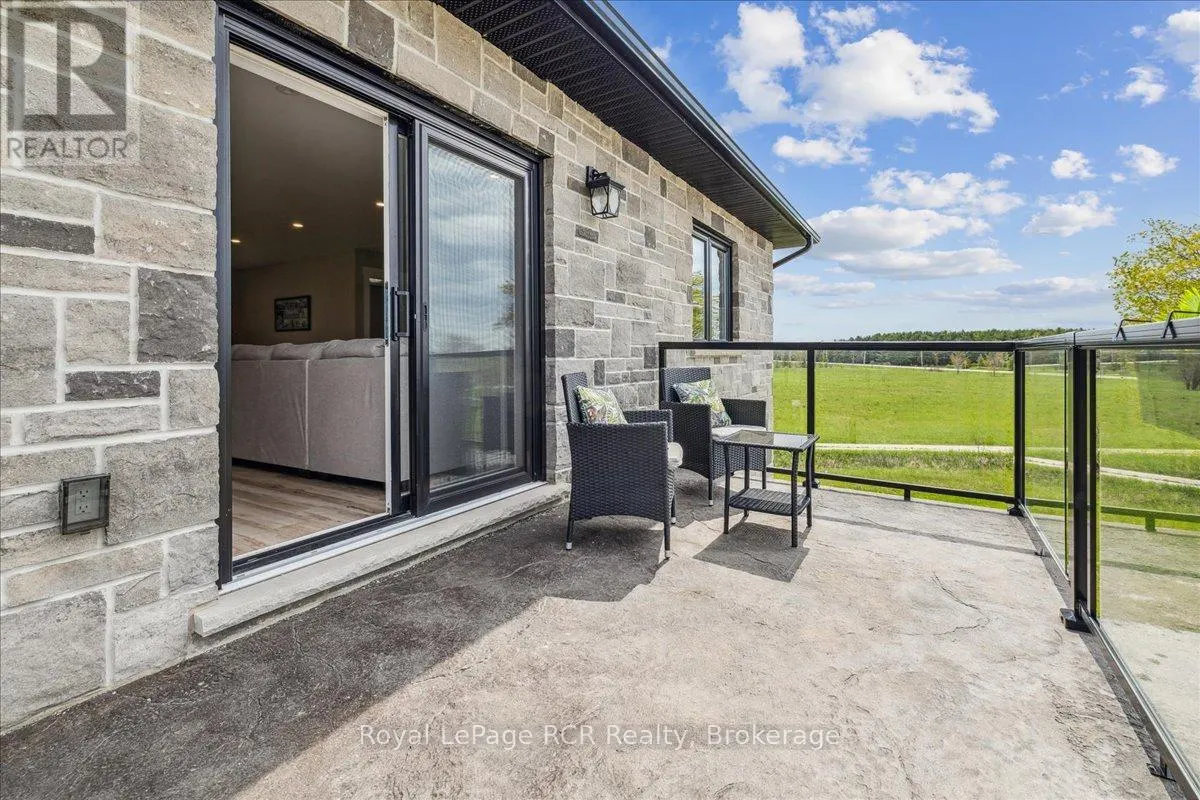 438811 GREY 15 ROAD