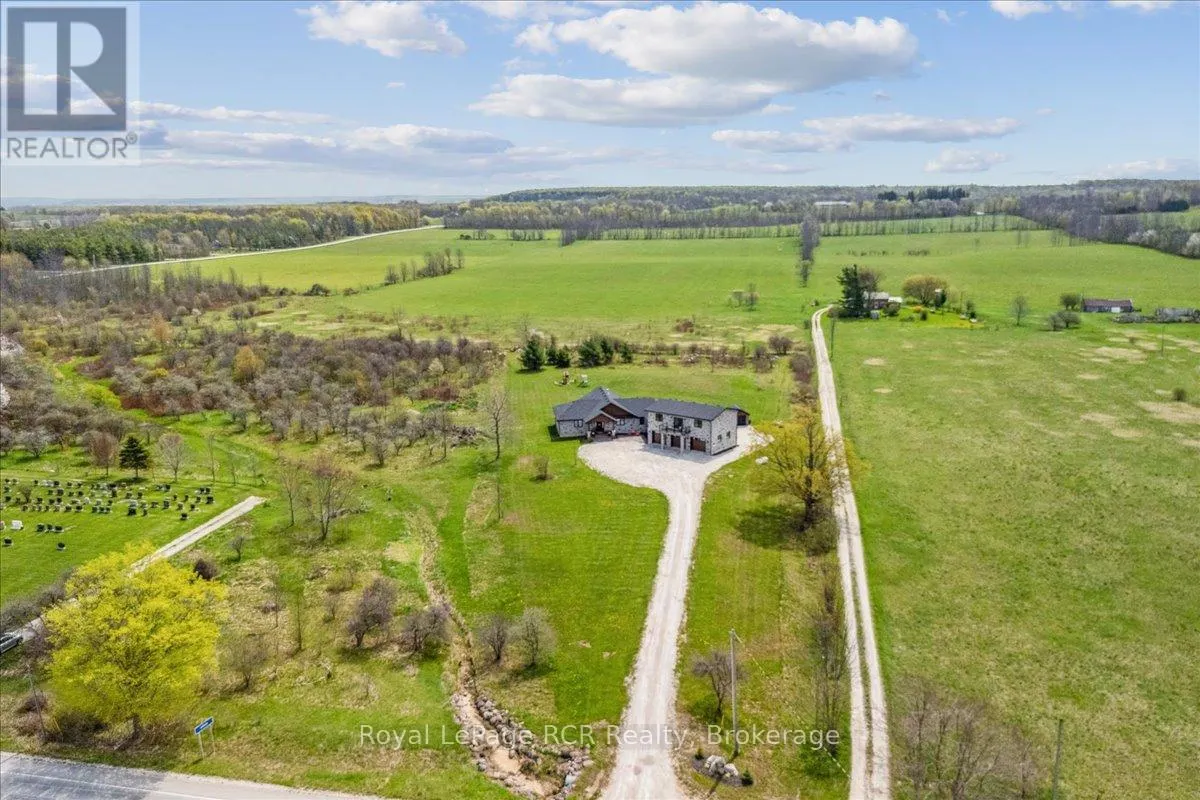 438811 GREY 15 ROAD