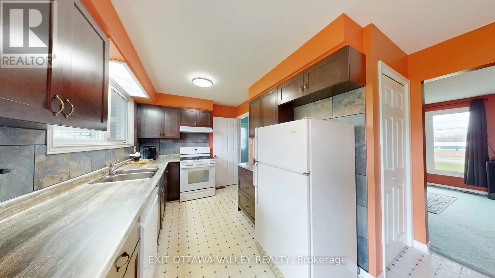 2297 BEACHBURG ROAD