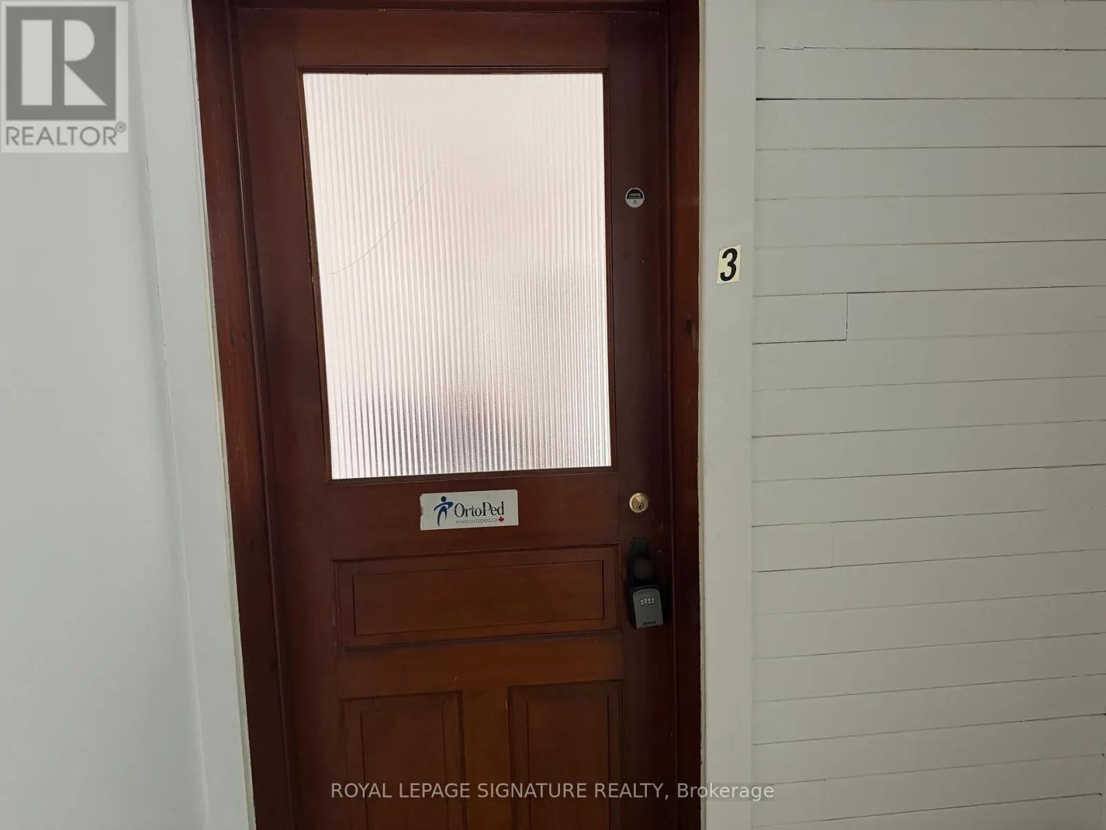 3 - 307-309 DUNDAS STREET E