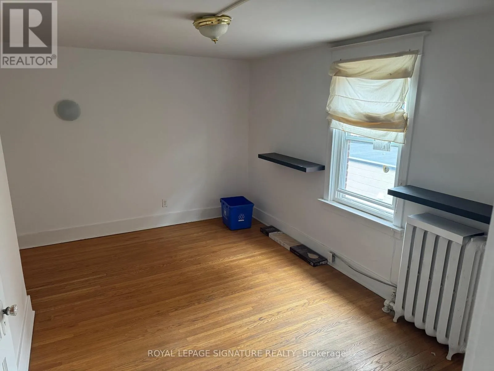 3 - 307-309 DUNDAS STREET E