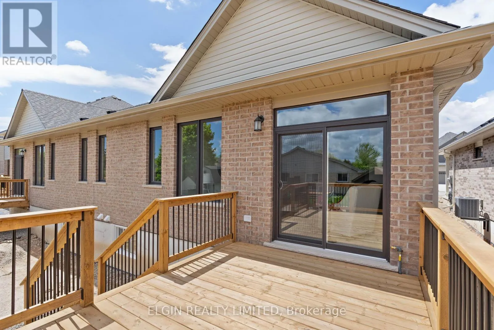 6 HEMLOCK CRESCENT