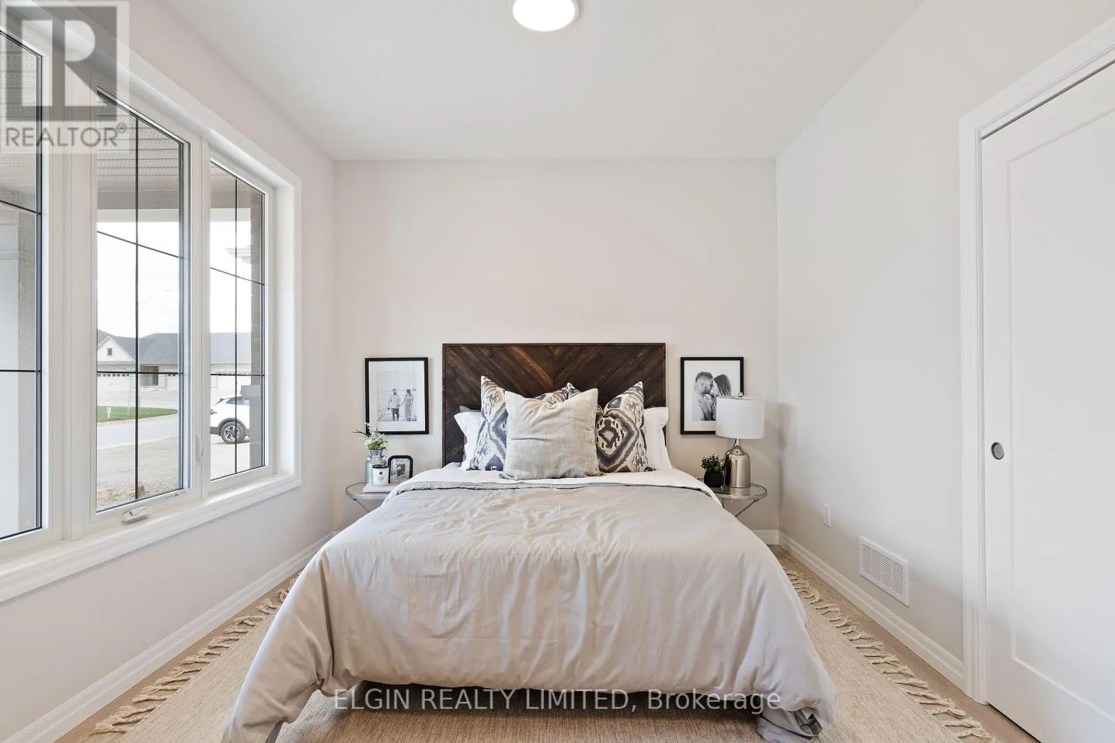 6 HEMLOCK CRESCENT