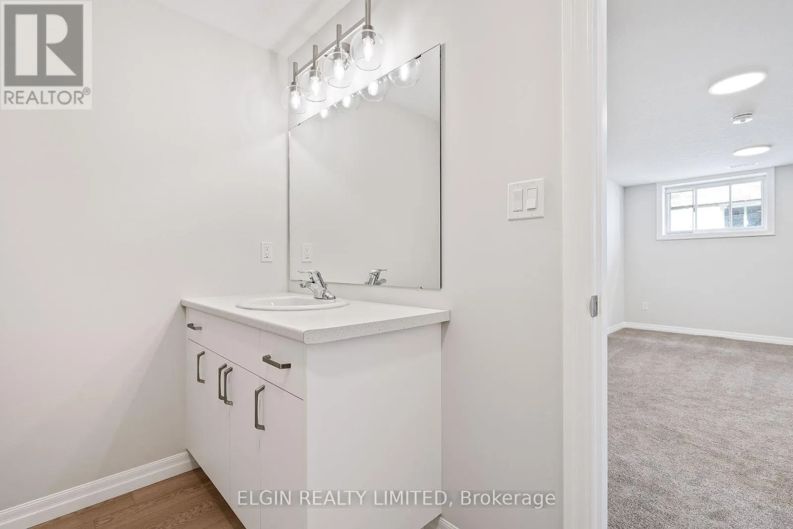 6 HEMLOCK CRESCENT
