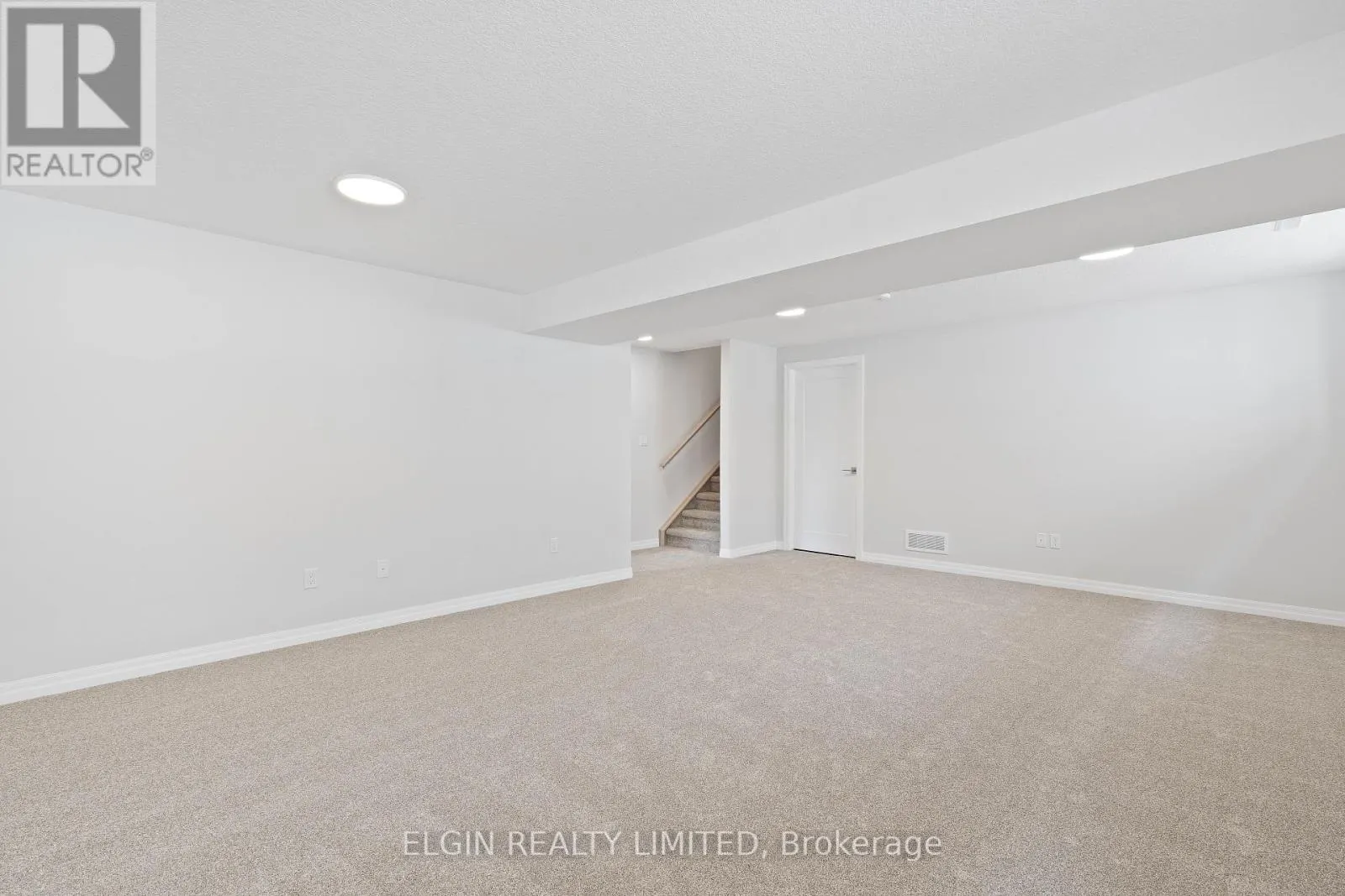 6 HEMLOCK CRESCENT