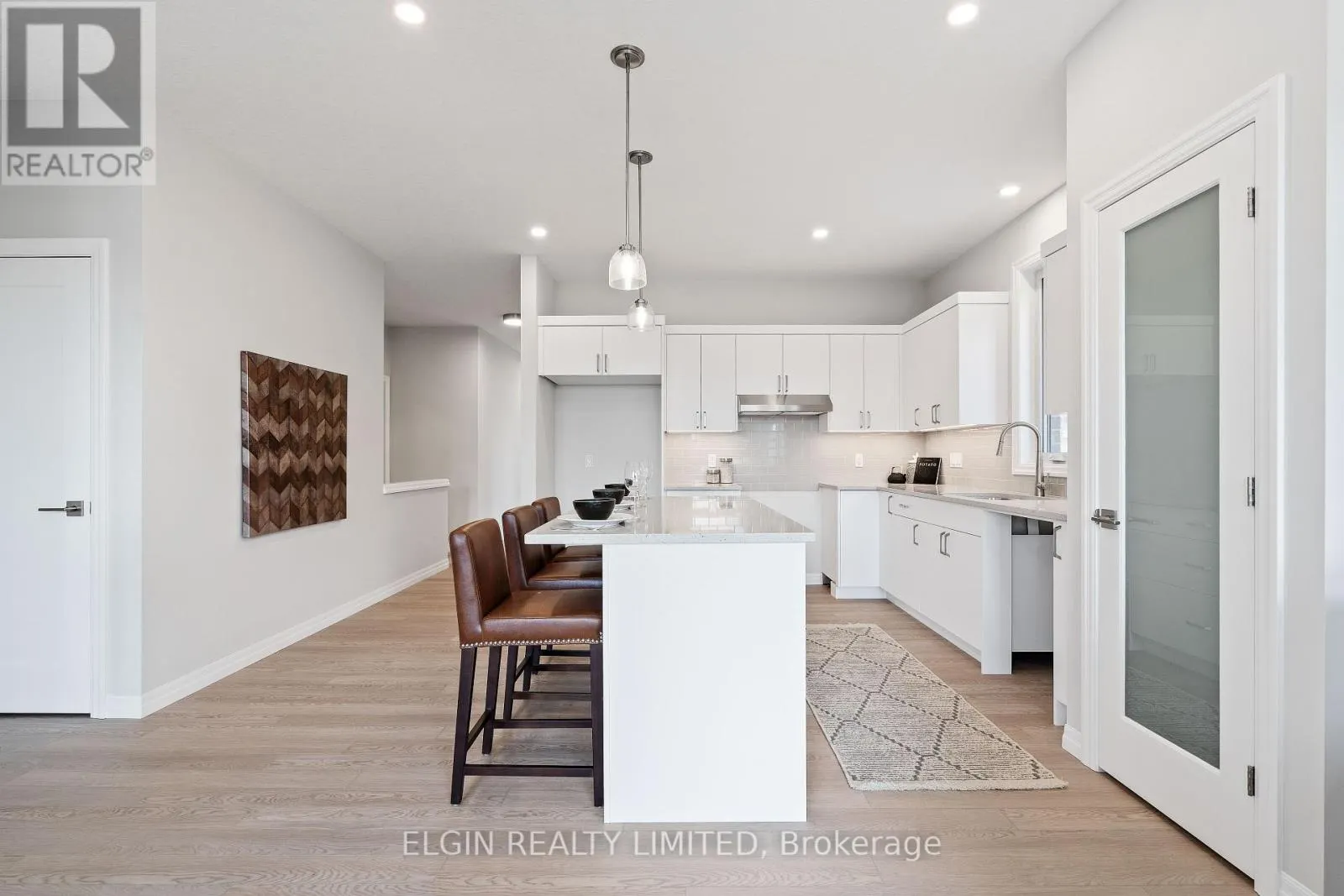 6 HEMLOCK CRESCENT