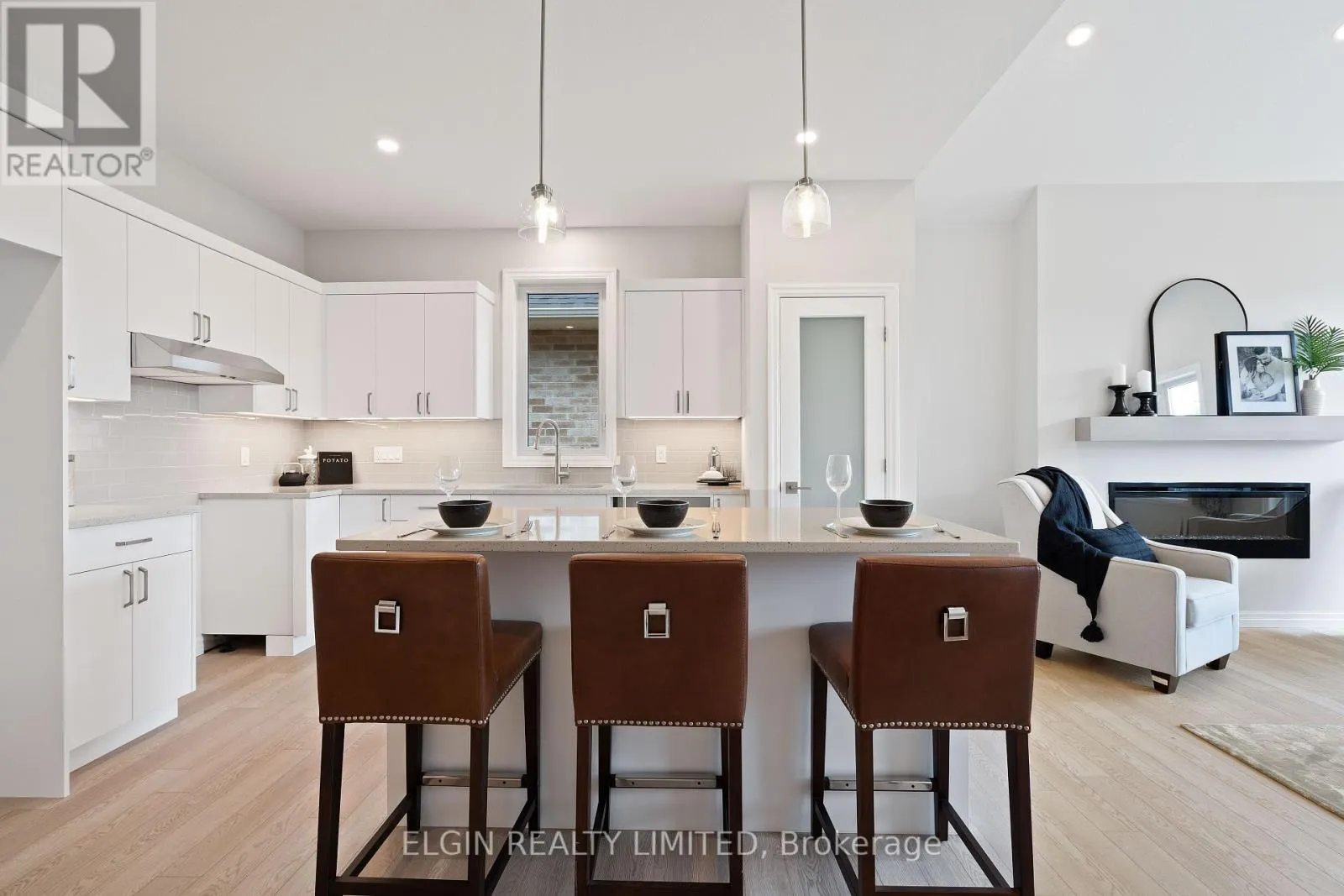 6 HEMLOCK CRESCENT