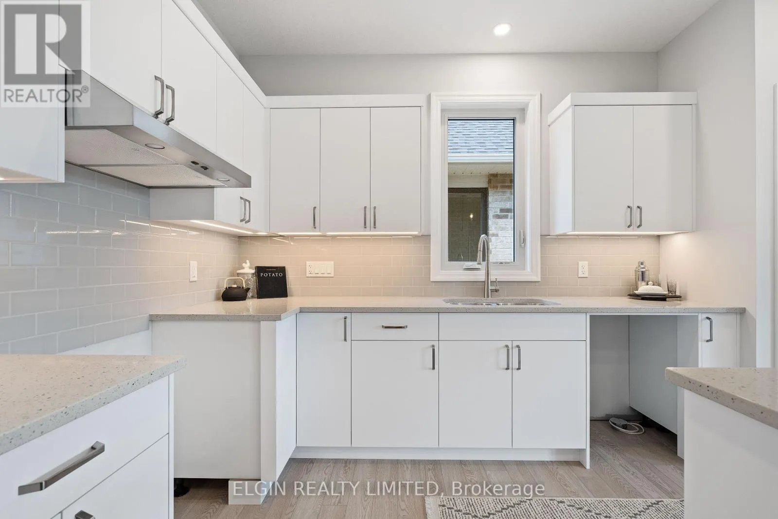 6 HEMLOCK CRESCENT