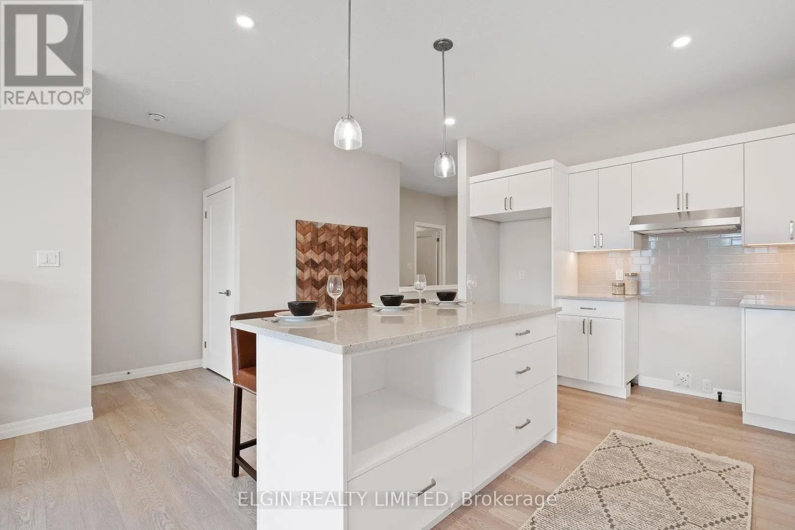 6 HEMLOCK CRESCENT