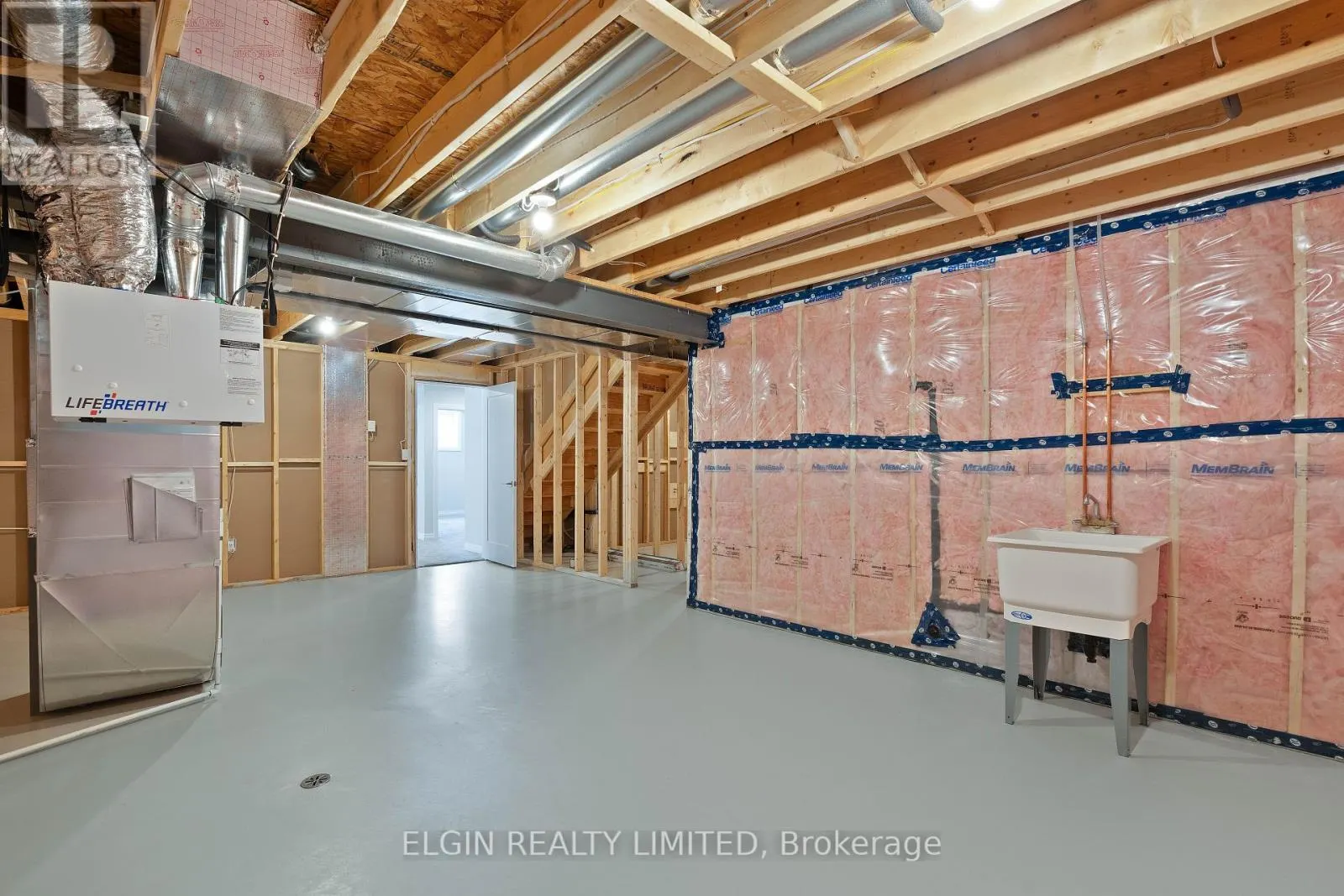 6 HEMLOCK CRESCENT