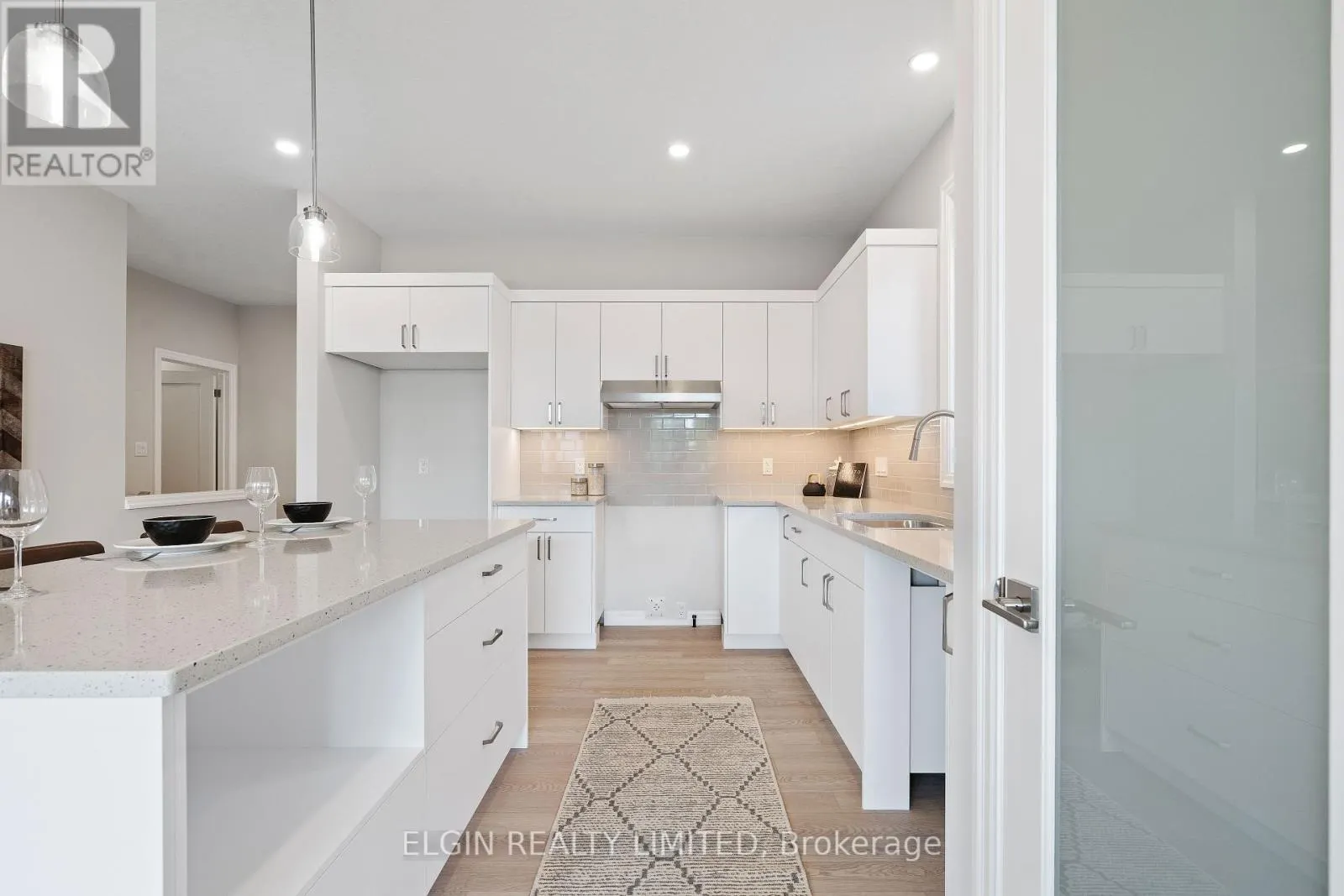 6 HEMLOCK CRESCENT