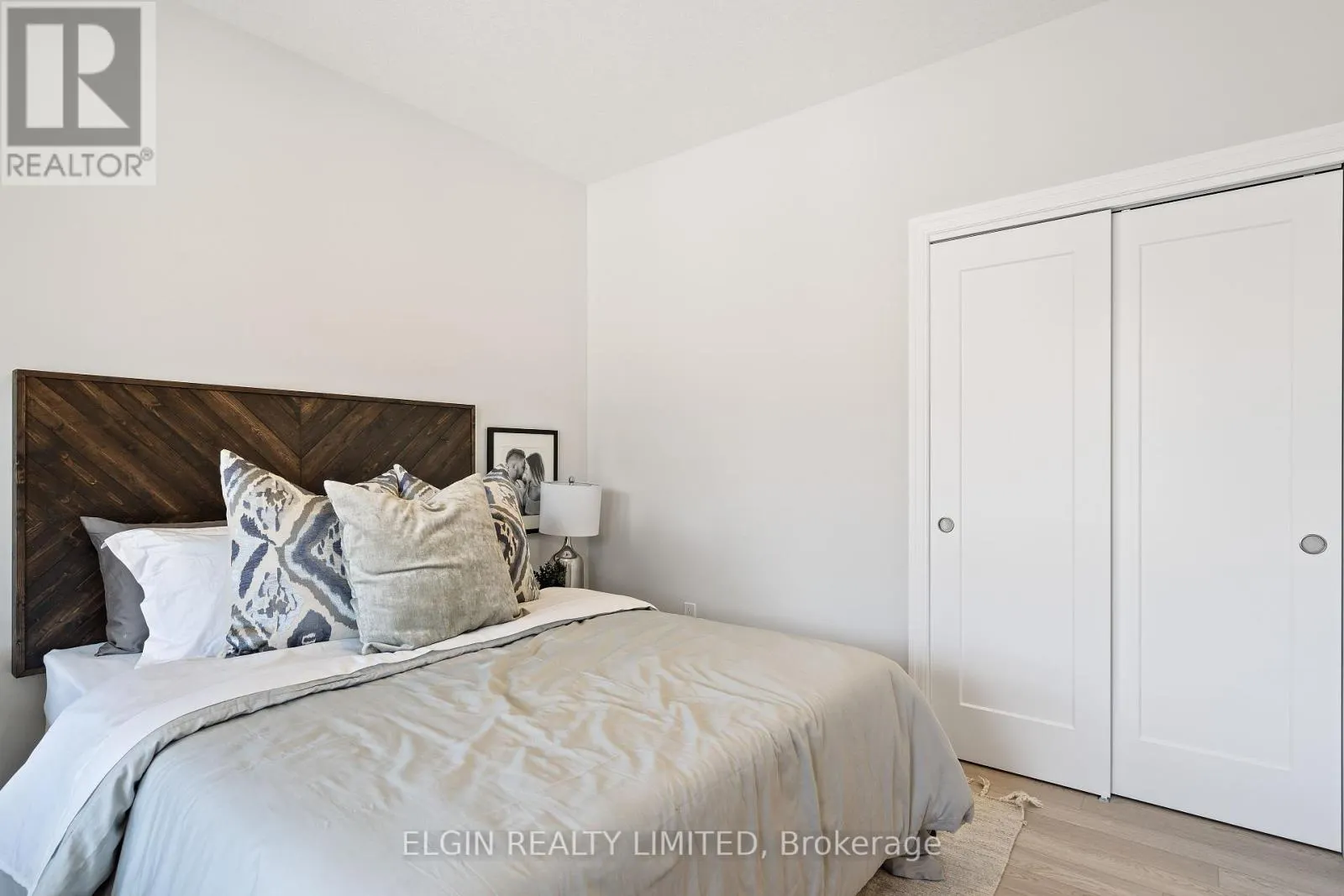6 HEMLOCK CRESCENT