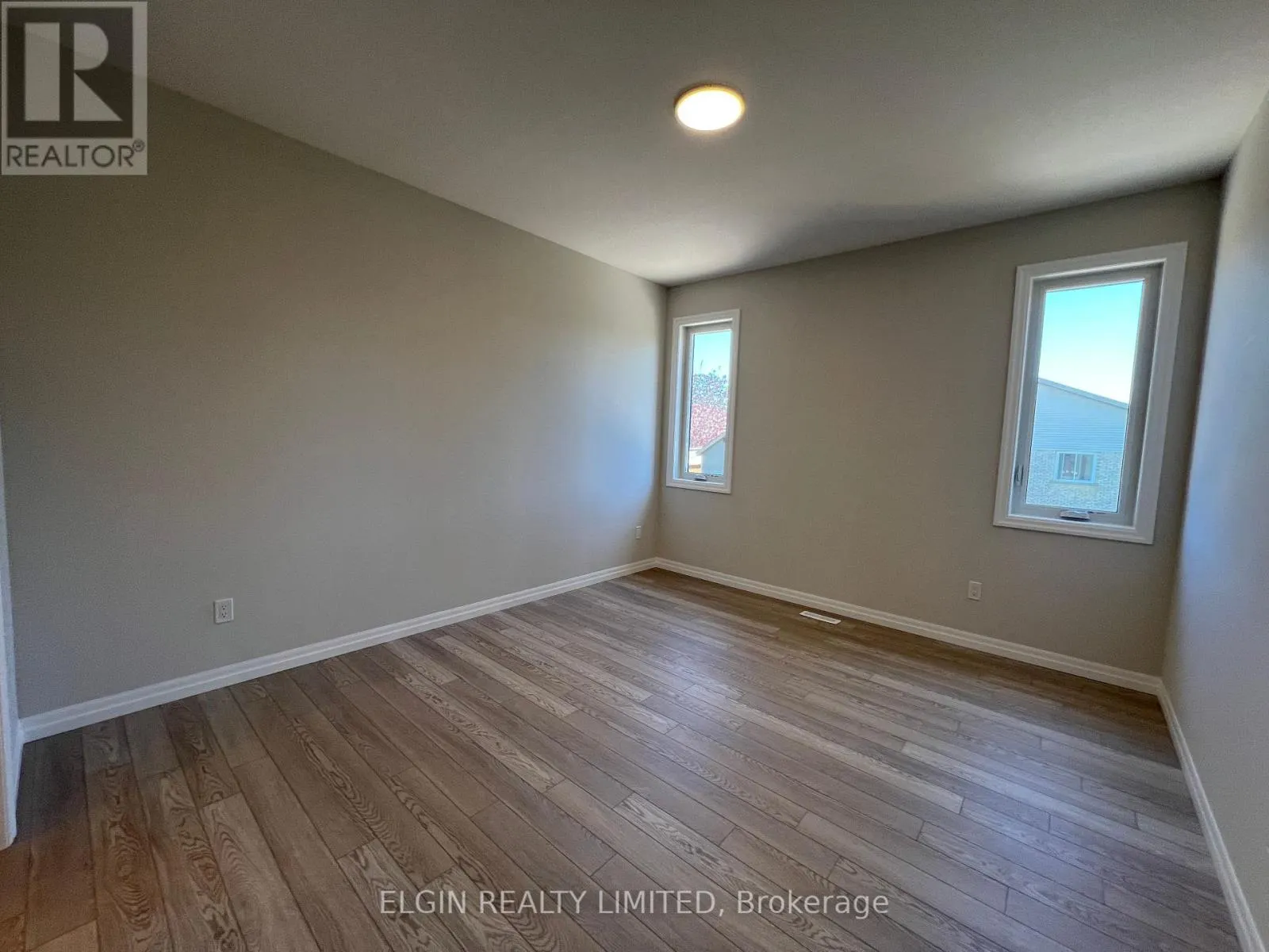 8 HEMLOCK CRESCENT