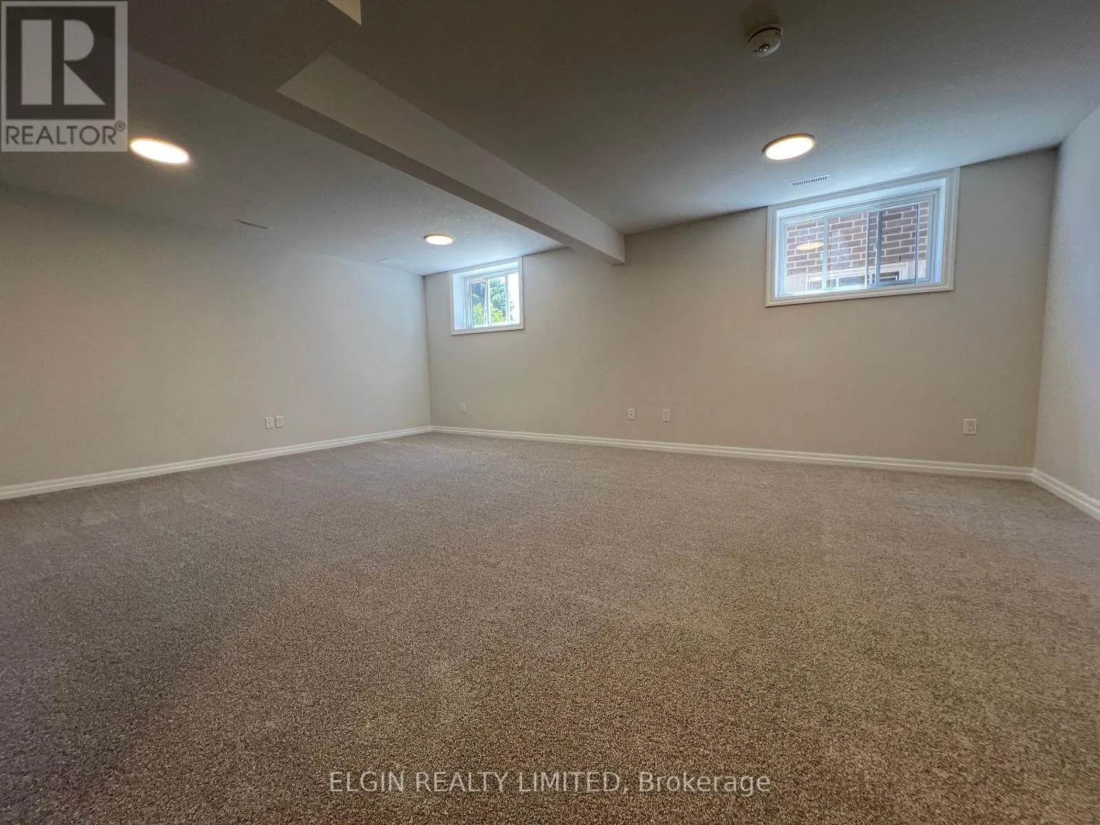 8 HEMLOCK CRESCENT