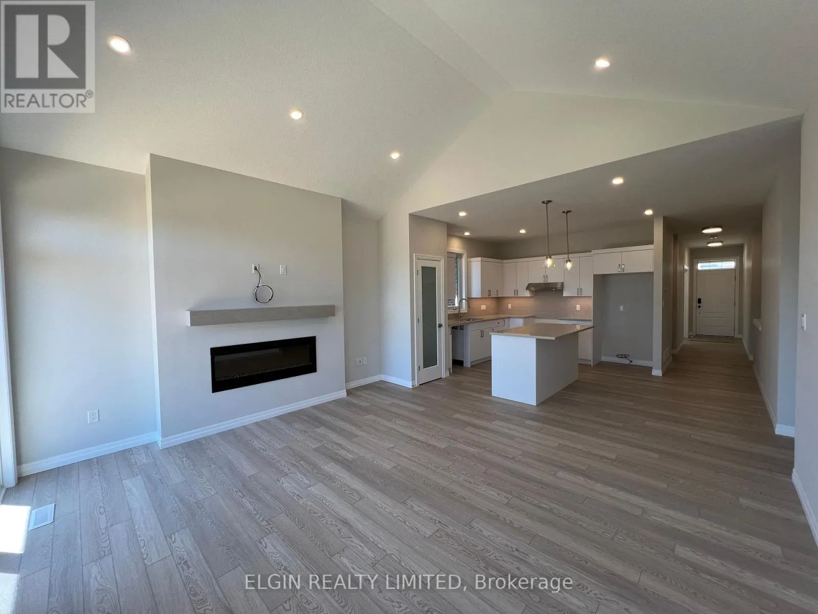 8 HEMLOCK CRESCENT