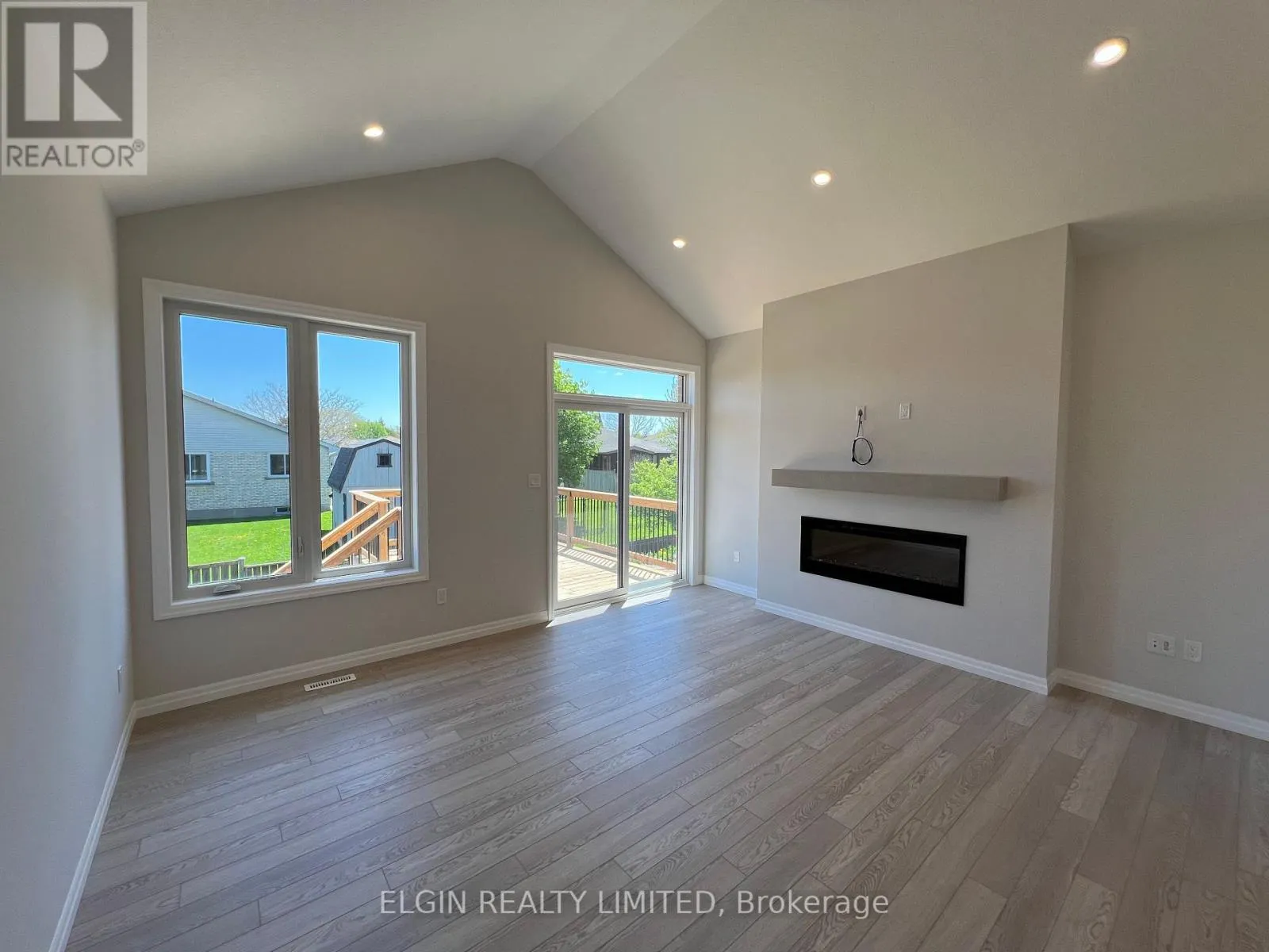 8 HEMLOCK CRESCENT