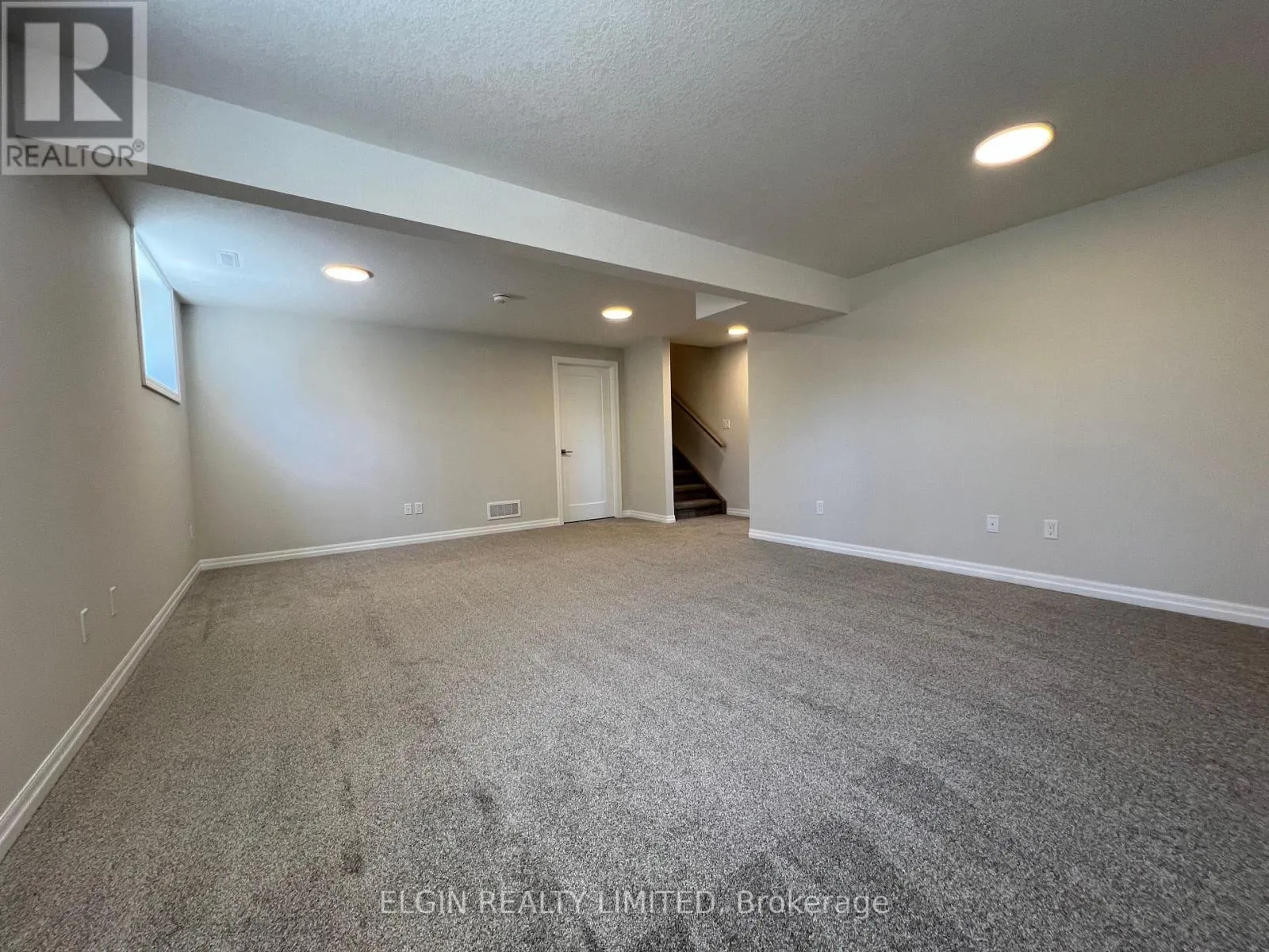 8 HEMLOCK CRESCENT