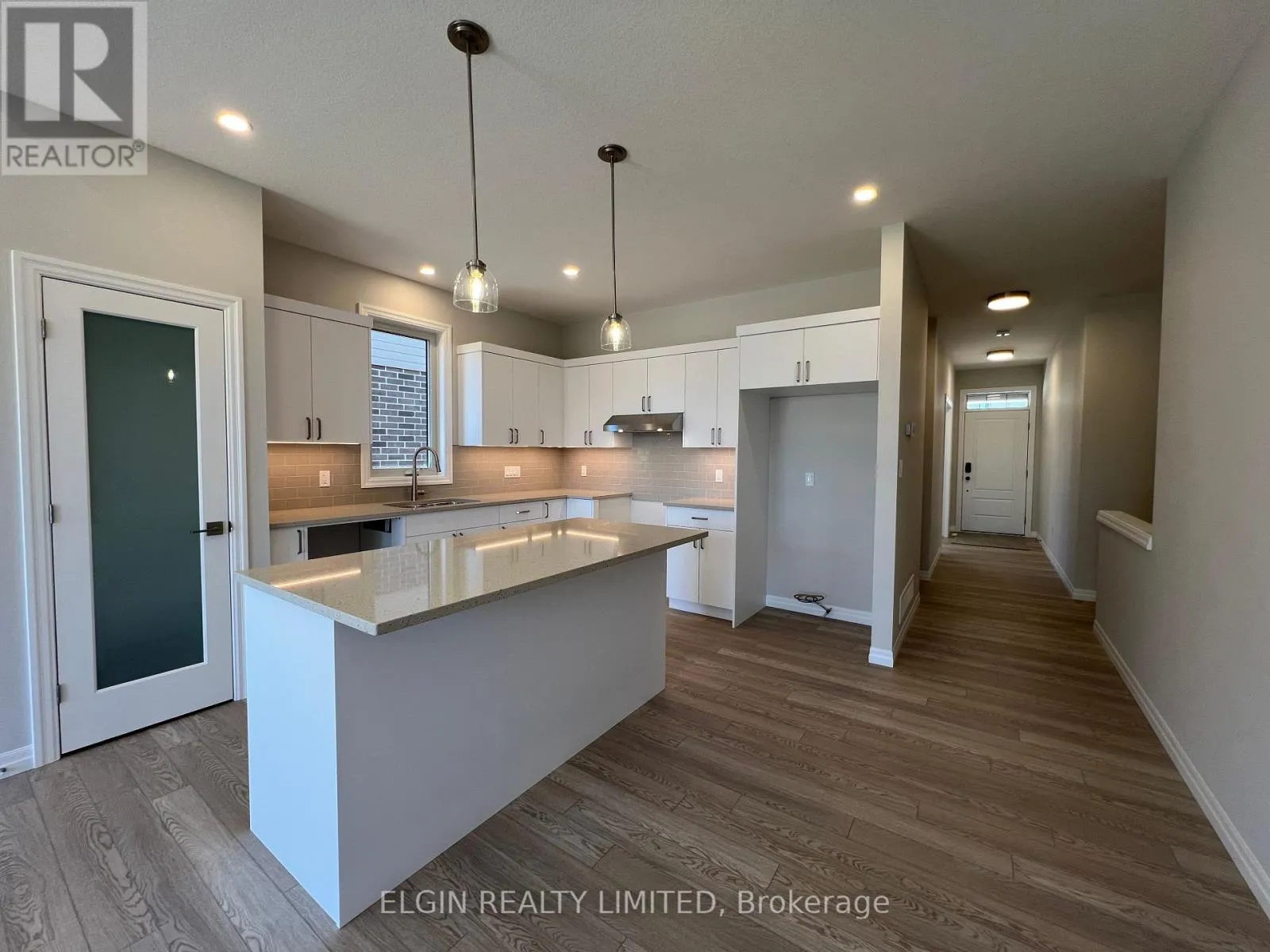 8 HEMLOCK CRESCENT