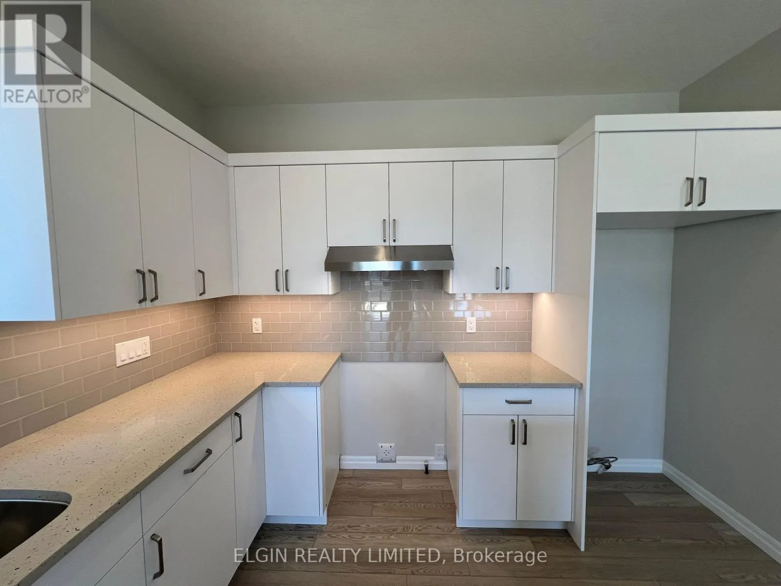 8 HEMLOCK CRESCENT