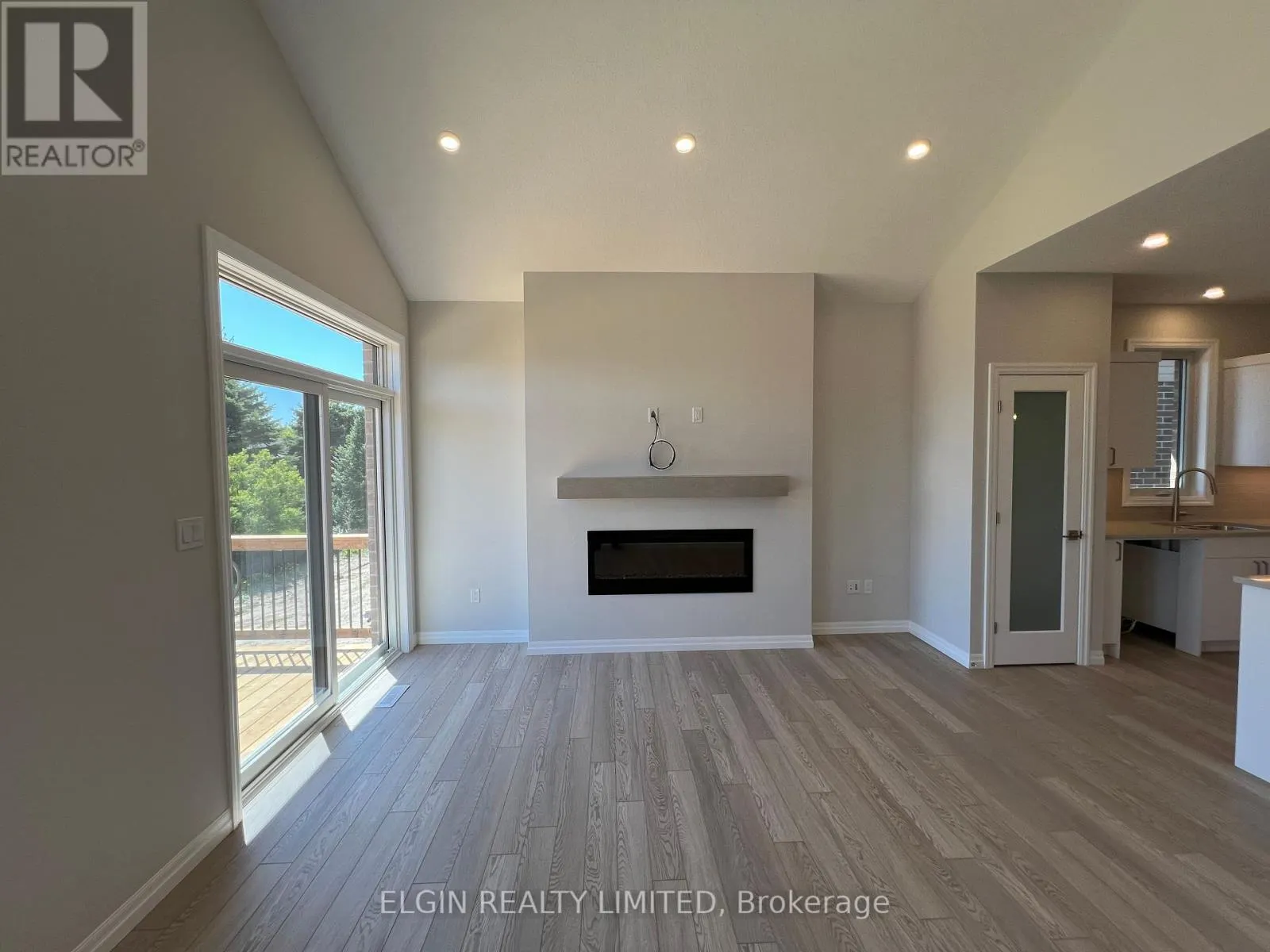 8 HEMLOCK CRESCENT