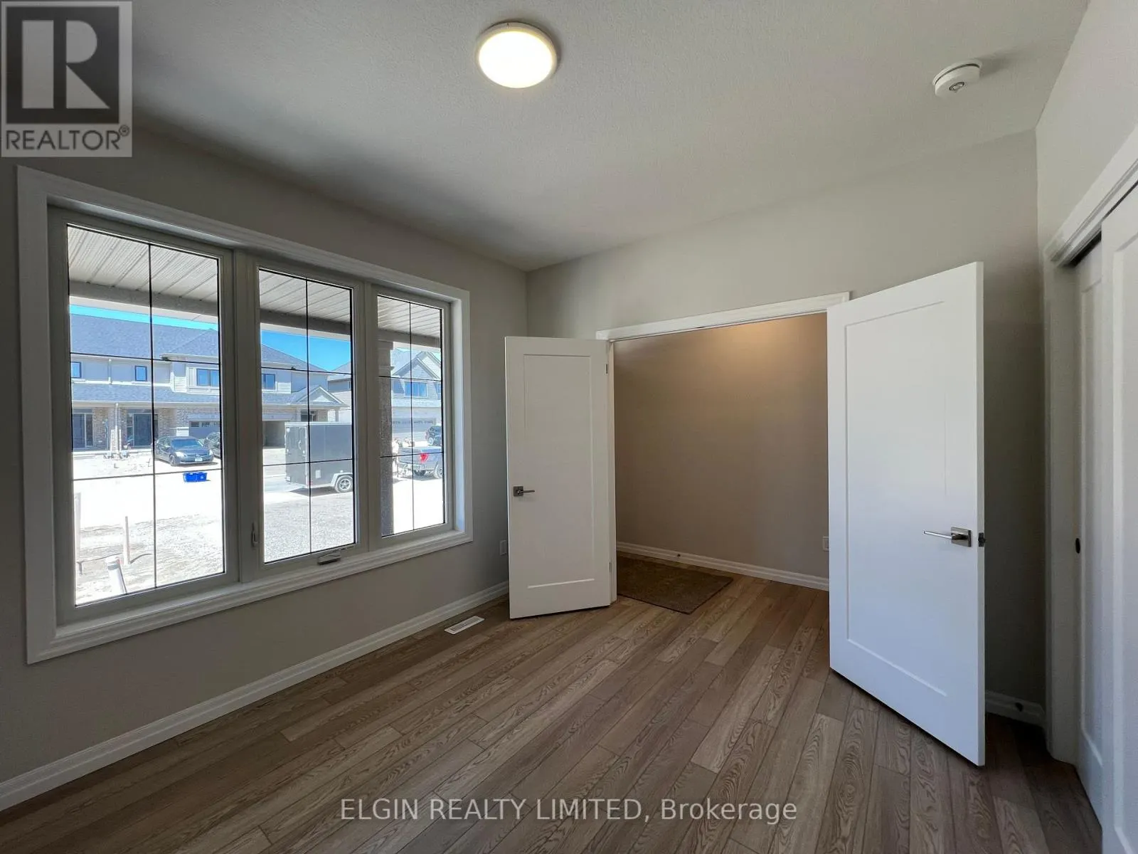 8 HEMLOCK CRESCENT