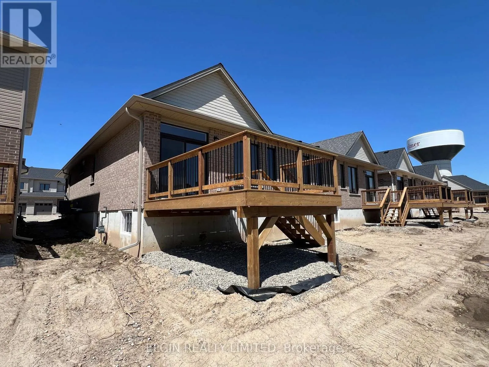 8 HEMLOCK CRESCENT
